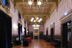 Le grand foyer et son papier peint