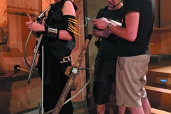 Électronique embarquée sur une percussionniste - Photo © J.-F. T.