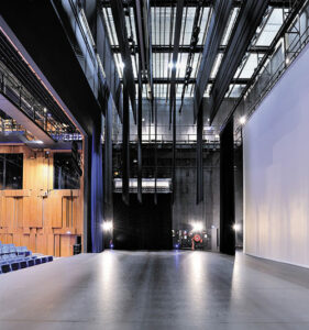 Continuité de la cage de scène