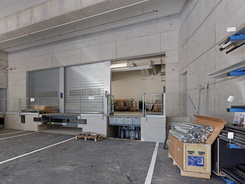 Cour logistique, magasin décors