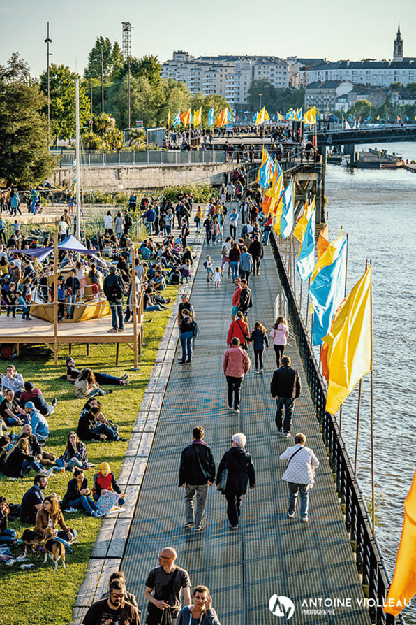 Zébulon Régie a mis en place du transport de matériel technique à vélo dans le cadre de l’édition 2019 de Débord de Loire (estuaire de la Loire) - Photos © Antoine Violleau