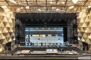 Grande salle, le cadre de scène - Photo © Régis Golay