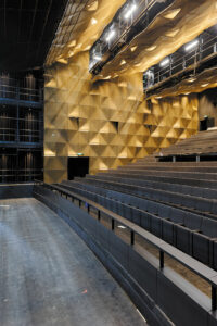 Plate-forme élévatrice du proscenium