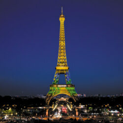 Les lumières du Japon habillent la Tour Eiffel