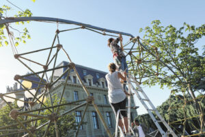 Structures réutilisables assemblées avec des cordes (Festival Objectif Terre de Lausanne)