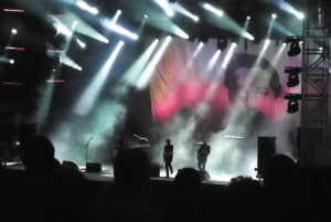 En dix ans, l’éclairage LED s’est généralisé. Ici le groupe Franz Ferdinand au Paléo Festival (Nyon, Suisse) en 2012 - Photo © François Delotte