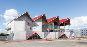 Élévation sud face au parking de la gare - Photo © David Fugere