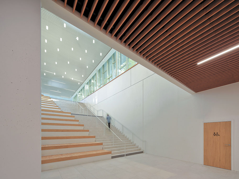 Escalier d’accès à la grande salle, niveau R-2 - Photo © Sébastien Andreï