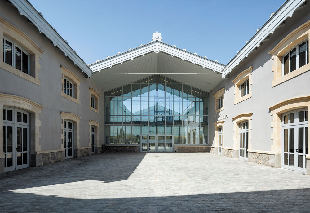 Atrium ouvert, cour intérieure, entrée principale