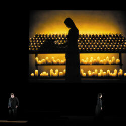 Tristan et Isolde, acte 2, la chapelle ardente - Photo © Élisa Haberer - OnP