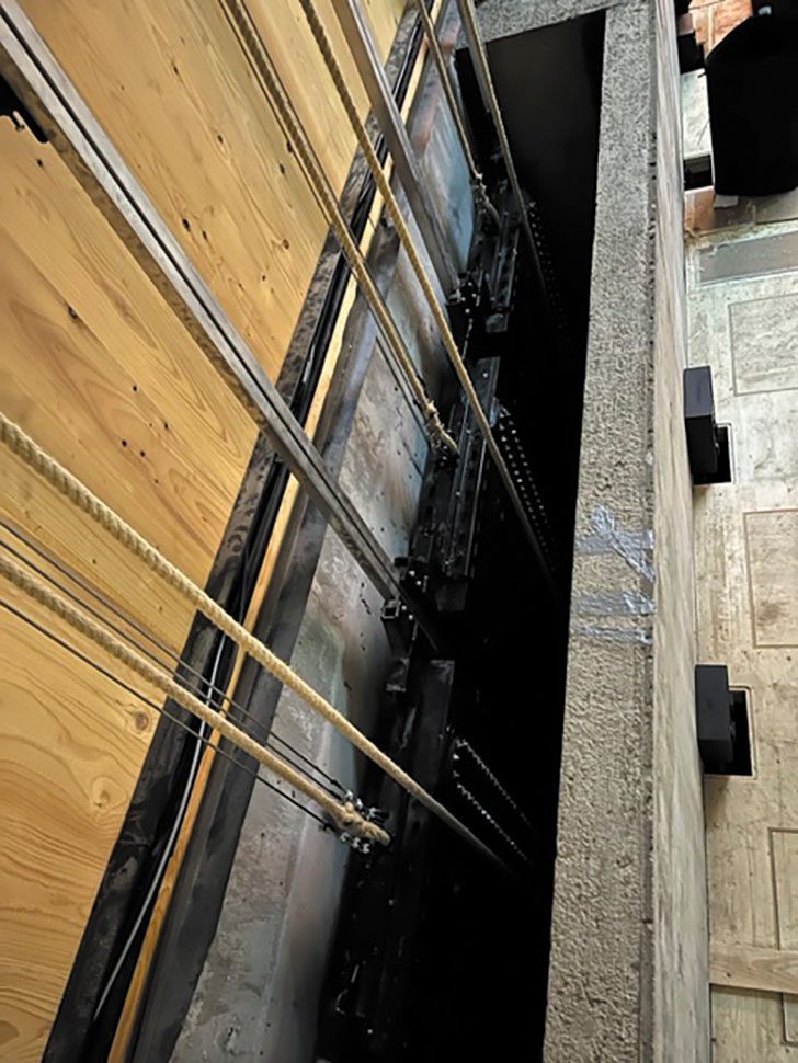 Crashbox, cheminée de contrepoids - Photo © Jacques Ayrault