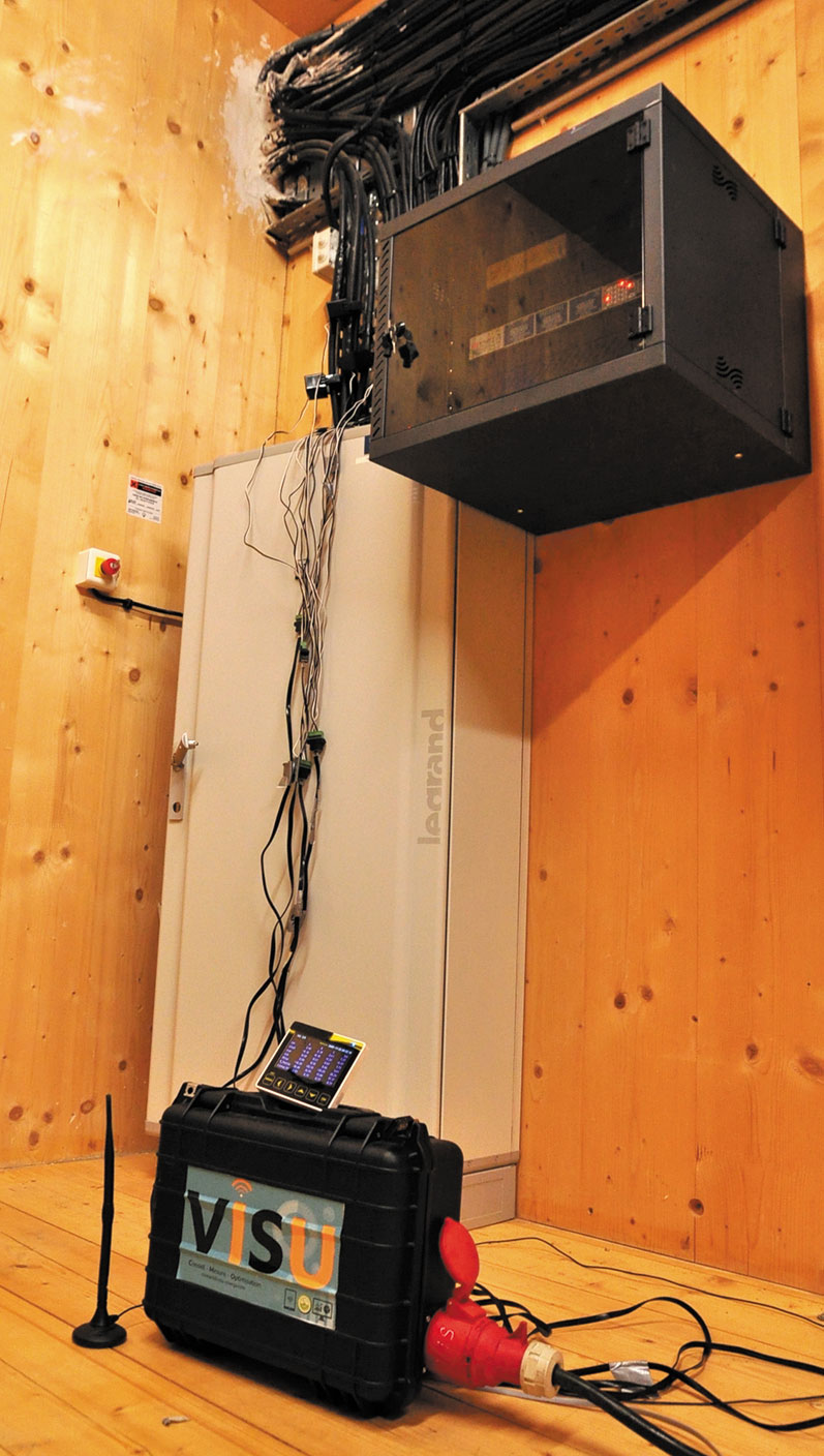 Monitoring branché sur l'alimentation lumière du Théâtre d'Ô - Photo © Ludovic Bouaud