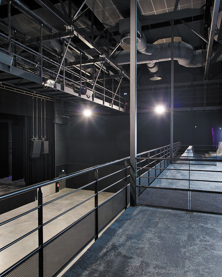 Galerie publique, emplacement régie haute