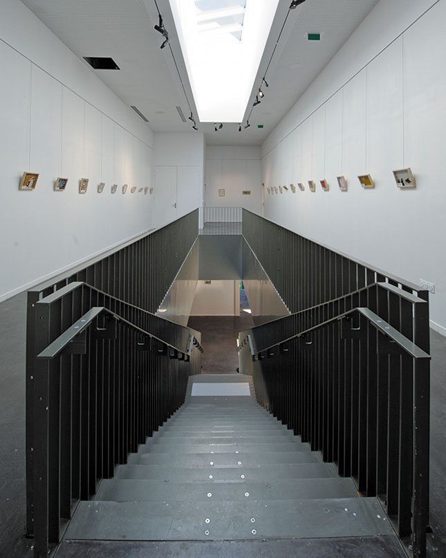 Foyer haut, espace exposition, atrium