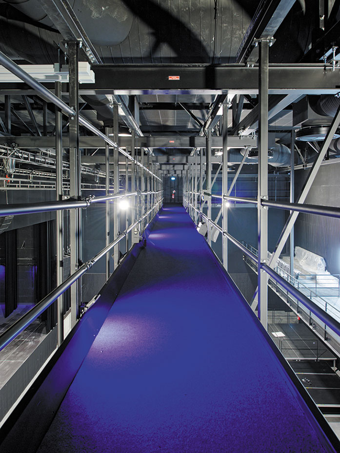 Grande scène, passerelle transversale en salle