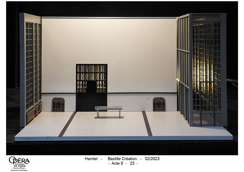 Le mur de la morgue, maquette d’Ania Goldanowska - Photo © Opéra Bastille