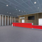 Auditorium, accès parterre haut, bar, vestiaires - Photo © Patrice Morel