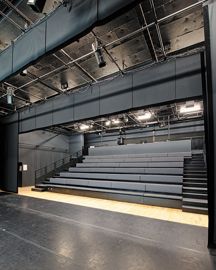 Continuité scène/salle au niveau du cadre