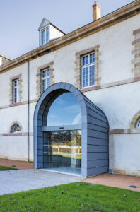 L’entrée de La Scène - Photo © Joël Bonnard - Ateliers Adeline Rispal