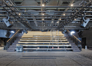 Salle de la Coupole, truss de scène chargé