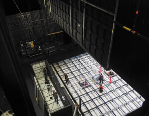 Montage du décor de Don Giovanni vu du cintre - Photo © Jean-Jacques Monier