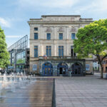 Parvis du Théâtre, place Corbis - Photo © GRRRANIT SN