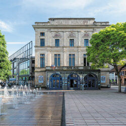 Parvis du Théâtre, place Corbis - Photo © GRRRANIT SN