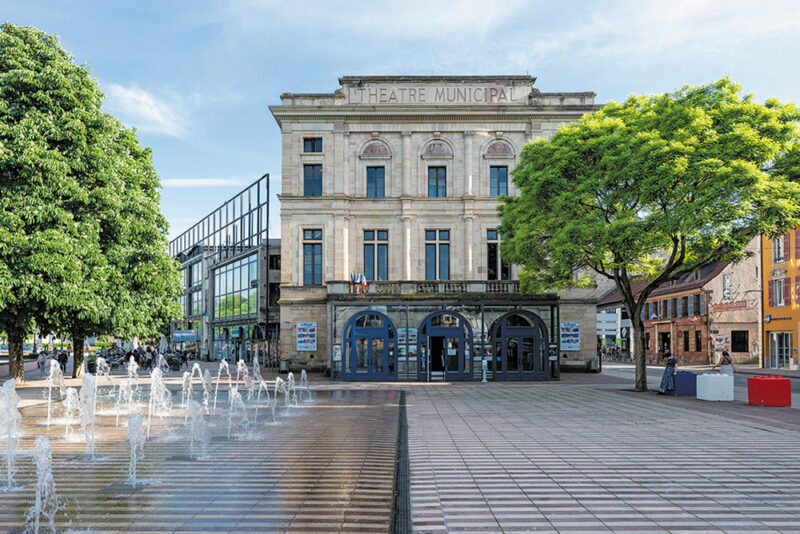 Parvis du Théâtre, place Corbis - Photo © GRRRANIT SN