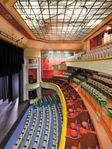 Encorbellement sur 3 niveaux, la grande verrière