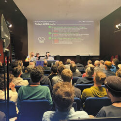 Les conférences dans la Salle Stravinsky sont également retransmises en direct pour les membres connectés - Photo © Paola Palumbo