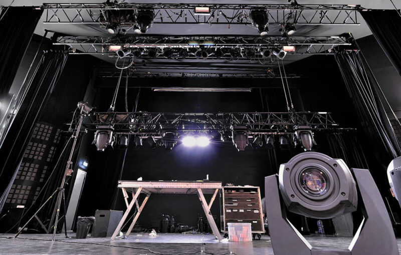 Montage lumière au Bataclan - Photo © Patrice Morel