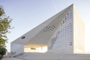 La MÉCA, un monolithe en mouvement