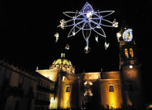Le lustre de Cristal Palace de Transe Express créé par Tilt - Photo © Tilt