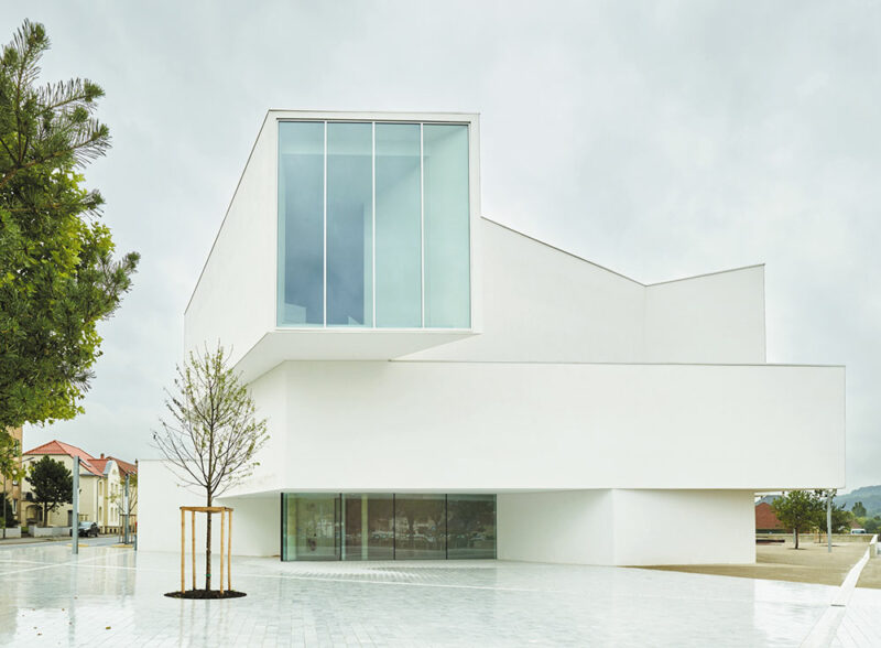 Théâtre Théodore Gouvy, Freyming-Merlebach : entrée publique, façade Est - Photo © Eugeni Pons