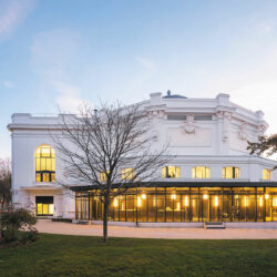 Square Marigny, entrée du restaurant - Photo © Sergio Grazia