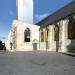 La tour signal, parvis Sainte-Anne - Photo © J.-F. Mollière