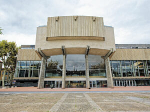 Parvis section sud, nouvel aménagement de la rotonde