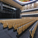 Parterre reconfigurable assis debout, pente 5 %