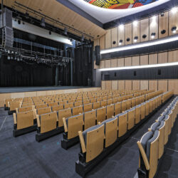 Parterre reconfigurable assis debout, pente 5 %