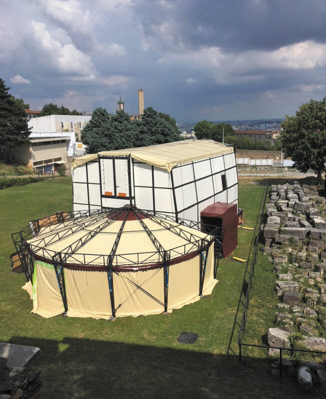 Le camion chapiteau aux Nuits de Fourvière, 2018 - Photo © Sidonie Pigeon