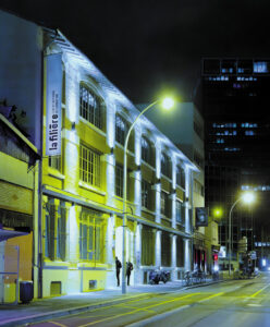 Façade du bâtiment A, vue nocturne