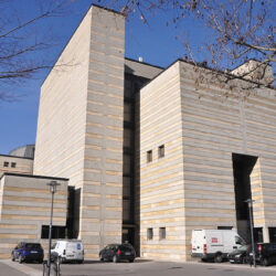 Façade Est, entrée principale