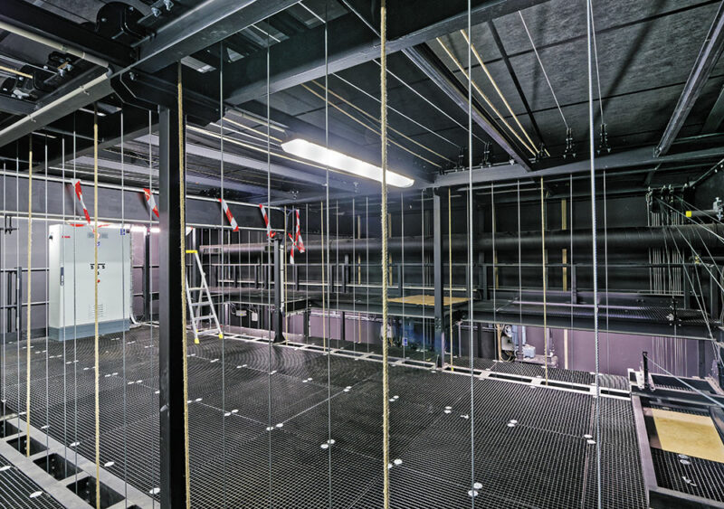 Théâtre, gril de marche