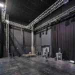 Espace scénique, truss de scène autoporté