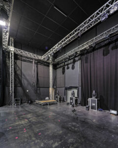 Espace scénique, truss de scène autoporté