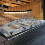 Grand abat-son mobile traversant