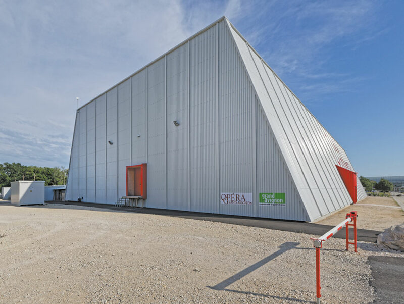 Accès Nord, parking poids-lourds, quai de déchargement