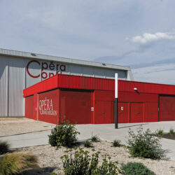 Parvis et entrée publique