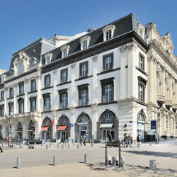 Façade du théâtre place de Jaude