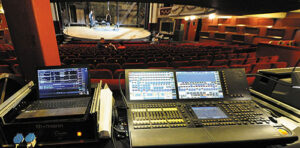 Richard III, pupitre grandMA2 light et son backup - Photo © François Vatin